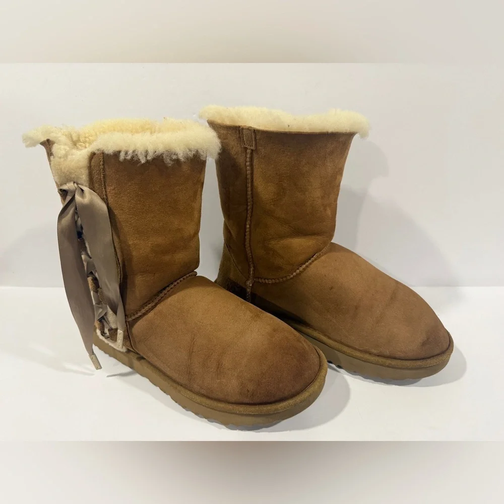 UGG Bailey Bow Boots Women’s 9 Chestnut Suede Shearling Lined Winter Boots